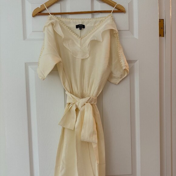Very Feminine | Bohemian Style Dress | Cut-out Shoulders - Picture 1 of 2